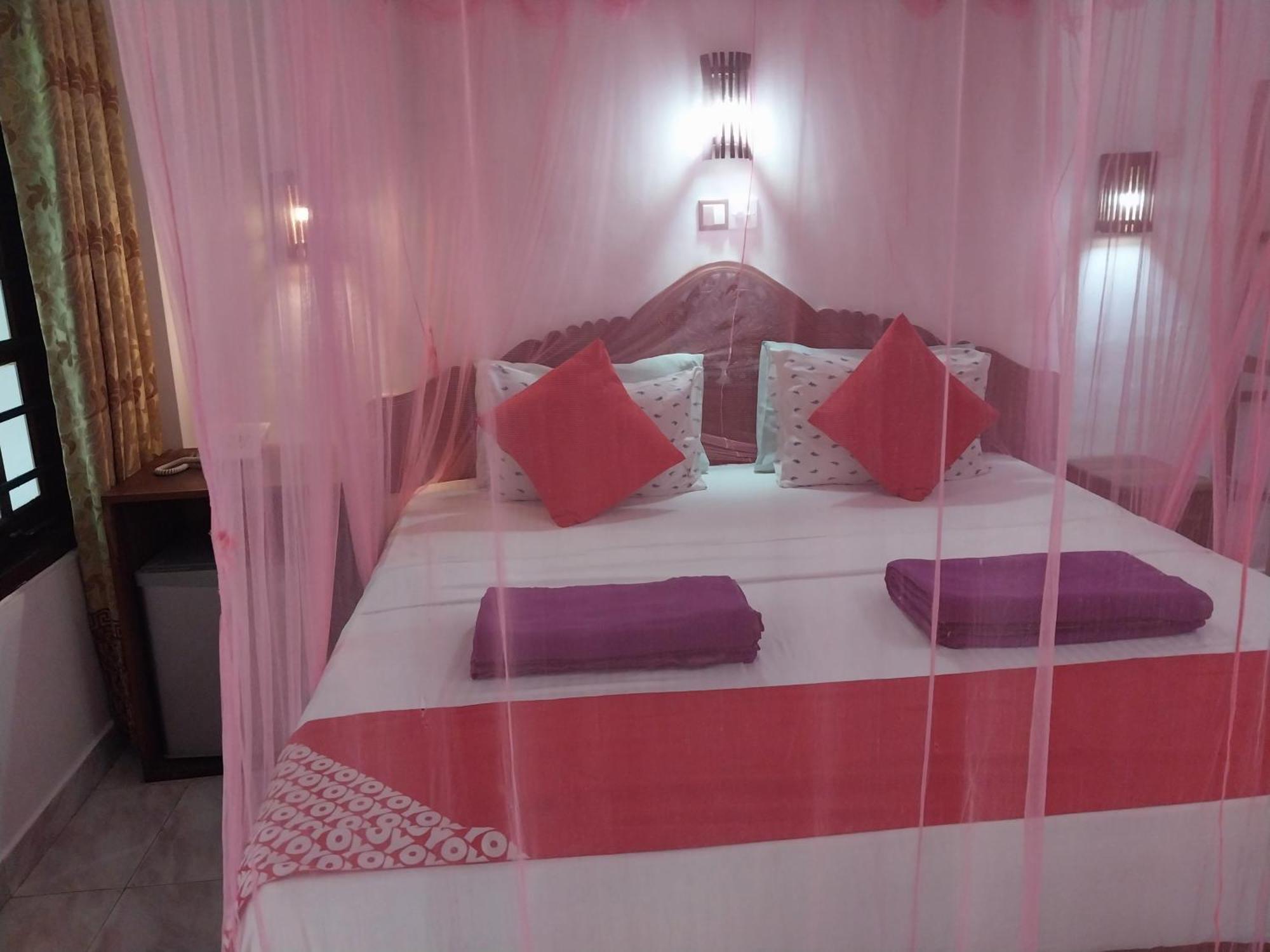 Happy Night Holiday Inn أونا واتونا المظهر الخارجي الصورة