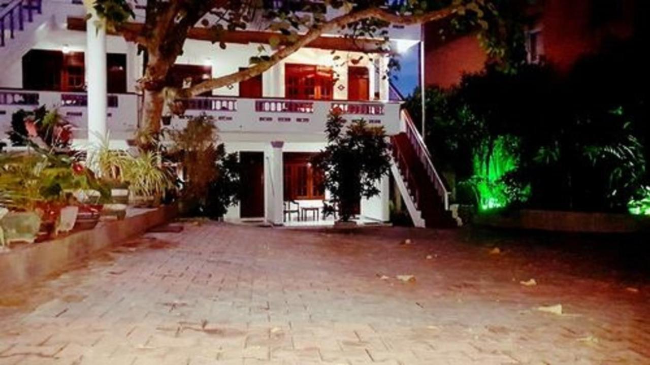 Happy Night Holiday Inn أونا واتونا المظهر الخارجي الصورة